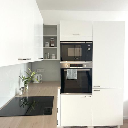 Elegant Escape Apartment III - Free Parking, Easy Access To City Center Братислава Екстер'єр фото