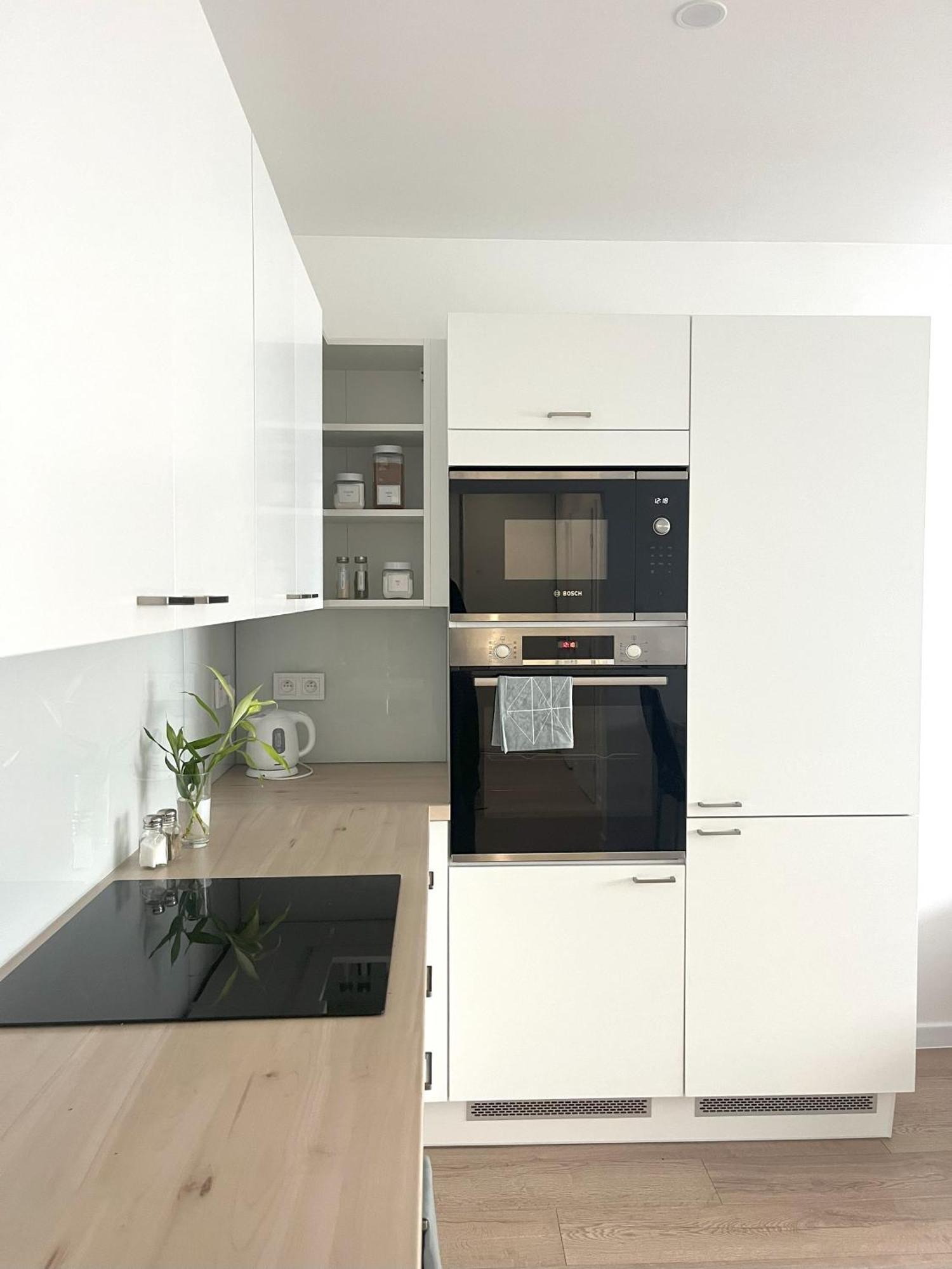 Elegant Escape Apartment III - Free Parking, Easy Access To City Center Братислава Екстер'єр фото