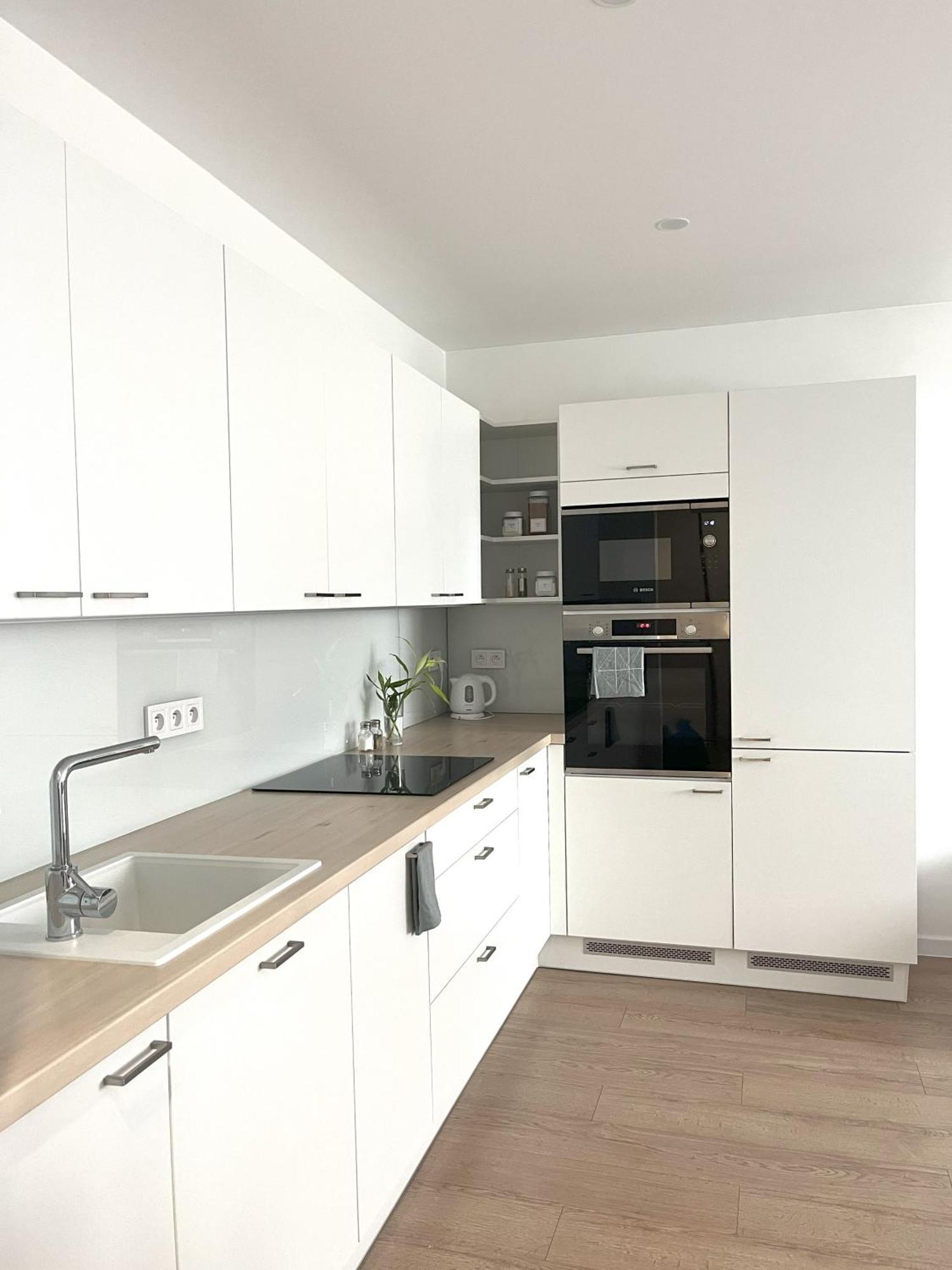 Elegant Escape Apartment III - Free Parking, Easy Access To City Center Братислава Екстер'єр фото