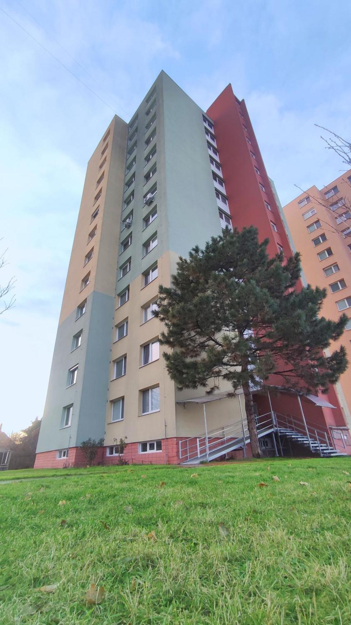 Elegant Escape Apartment III - Free Parking, Easy Access To City Center Братислава Екстер'єр фото
