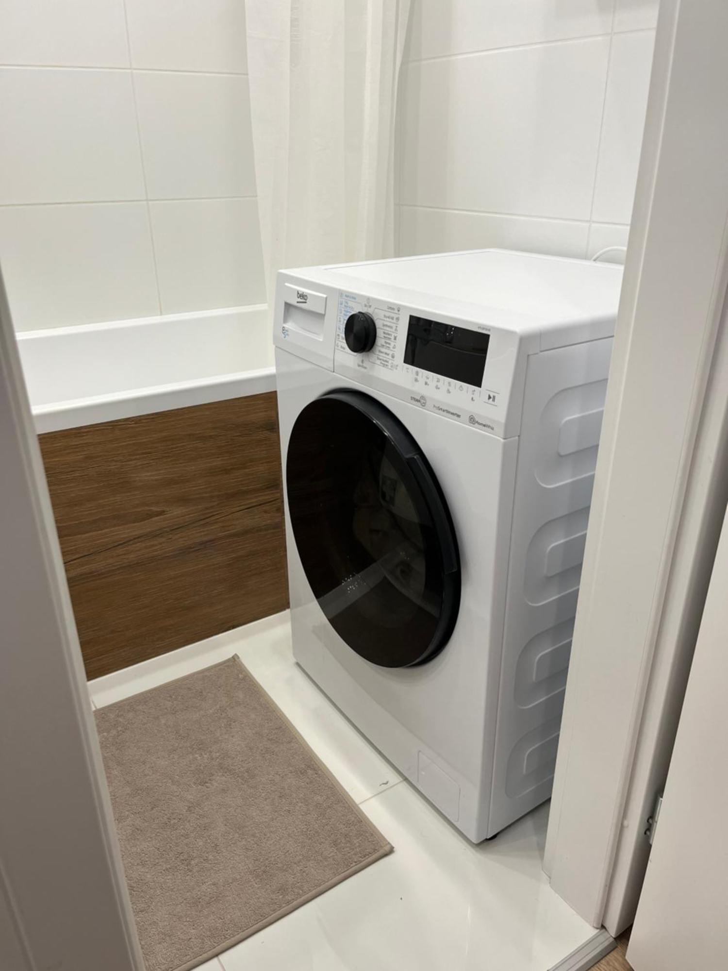 Elegant Escape Apartment III - Free Parking, Easy Access To City Center Братислава Екстер'єр фото